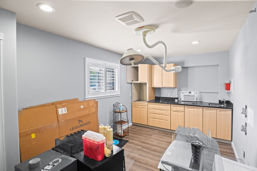 More Photos Of 360 Rose St, Danville Medical For Sale