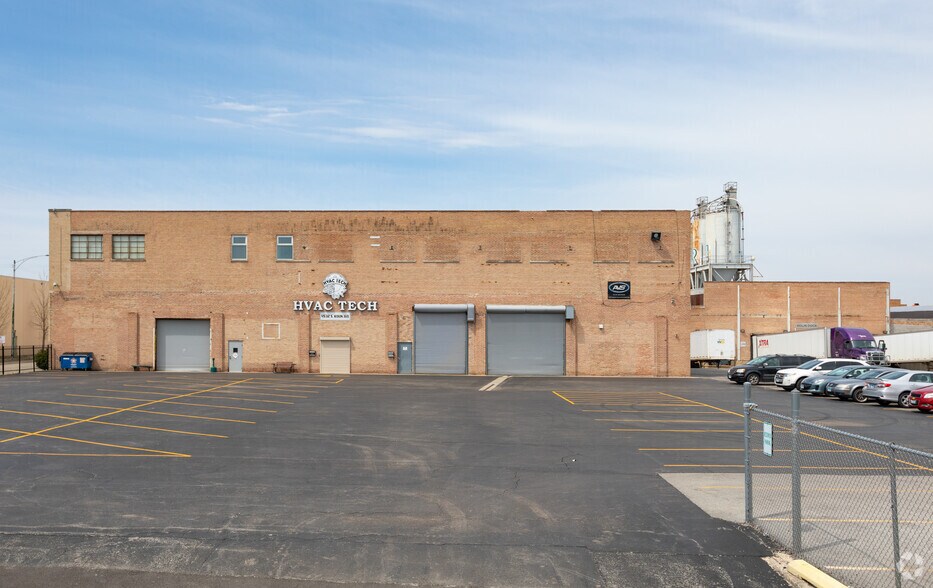 More Photos Of 4532 S Kolin Ave, Chicago Manufacturing For Lease