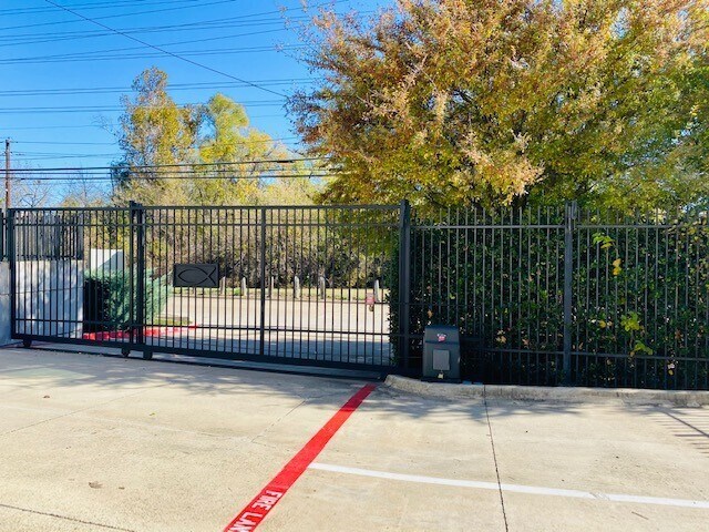 More Photos Of 7015 Twin Hills Ave, Dallas Flex For Lease