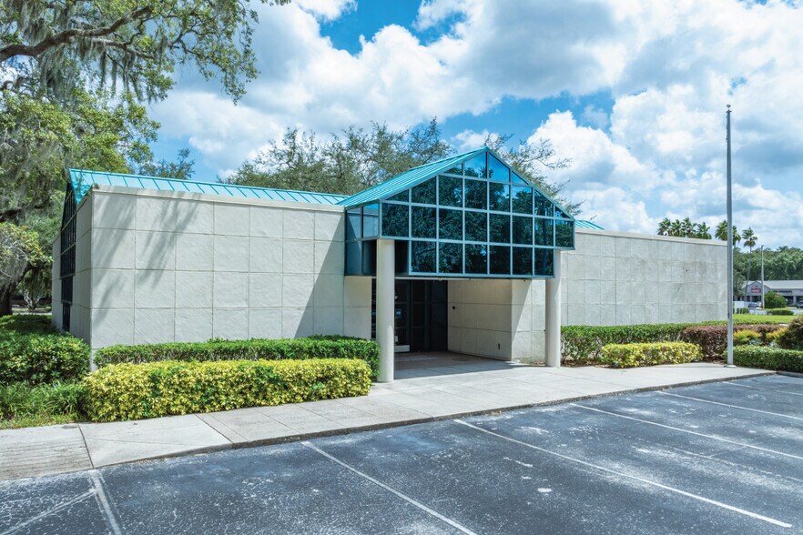 Primary Photo Of 15302 Amberly Dr, Tampa Bank For Lease