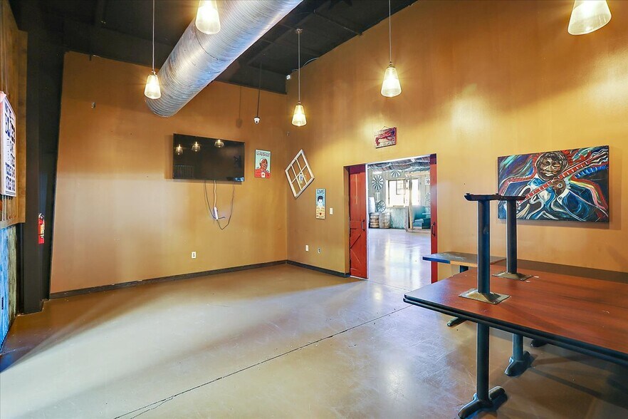 More Photos Of 15 Jackson Cir, Florence Restaurant For Sale