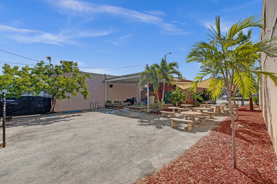 More Photos Of 12831 W Dixie Hwy, North Miami Freestanding For Sale