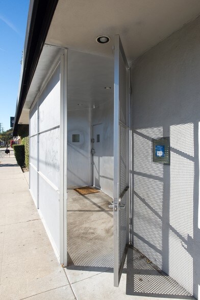 More Photos Of 10707 Burbank Blvd, North Hollywood Loft Creative Space For Sale