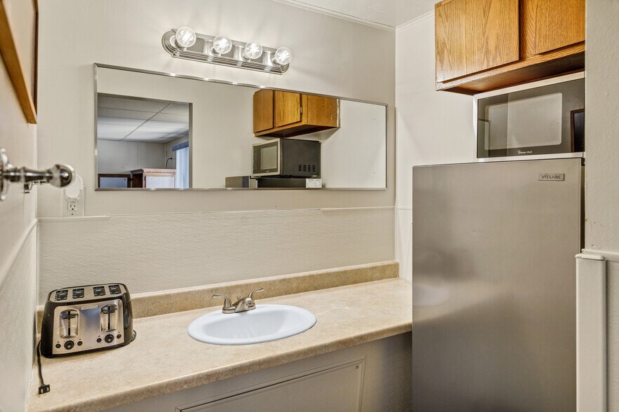 More Photos Of 808 Caribou St, Simla Hospitality For Sale