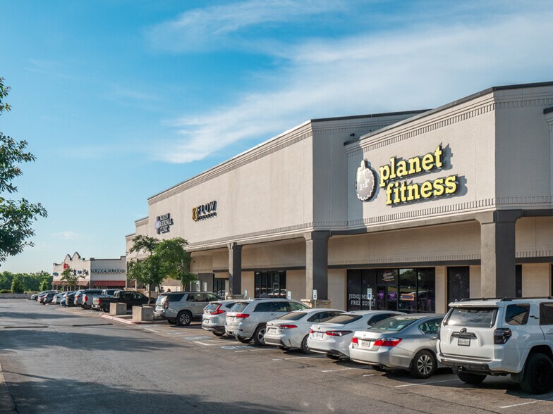 More Photos Of 1807 Slaughter Ln W, Austin Freestanding For Lease
