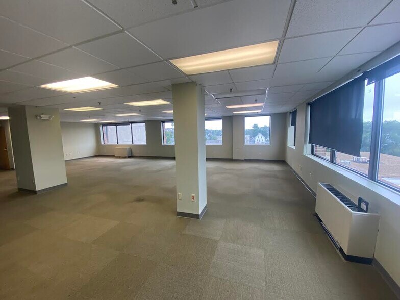 More Photos Of 228 Maple St, Manchester Office For Sale