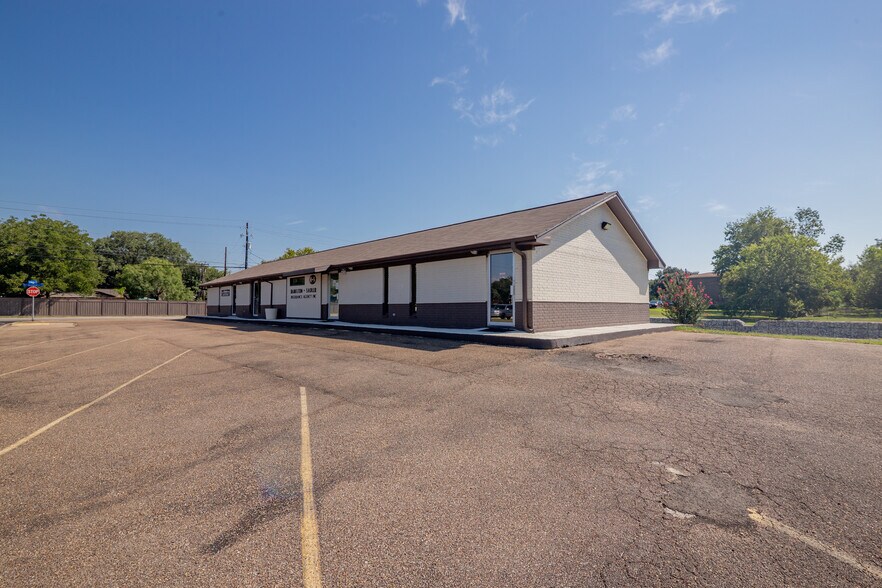 More Photos Of 1001 E Airline Rd, Victoria Office For Sale
