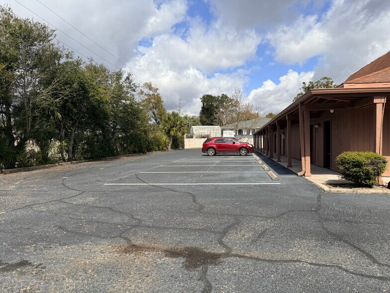 More Photos Of 6725 Cedarridge Dr, Zephyrhills Medical For Lease