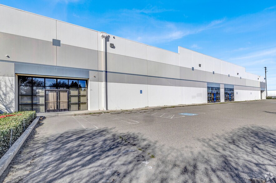 More Photos Of 819 Mariposa Rd, Modesto Distribution For Lease