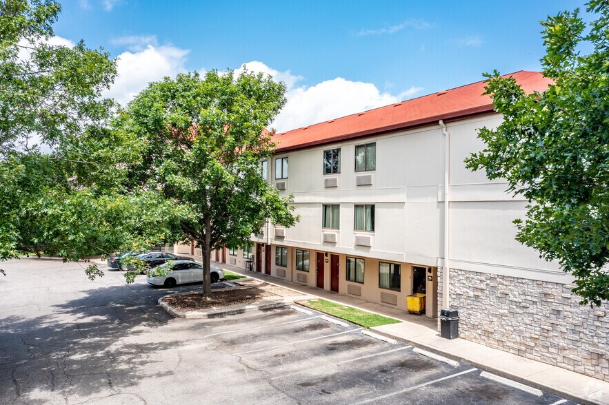 More Photos Of 333 Wolfe Rd, San Antonio Hotel For Sale