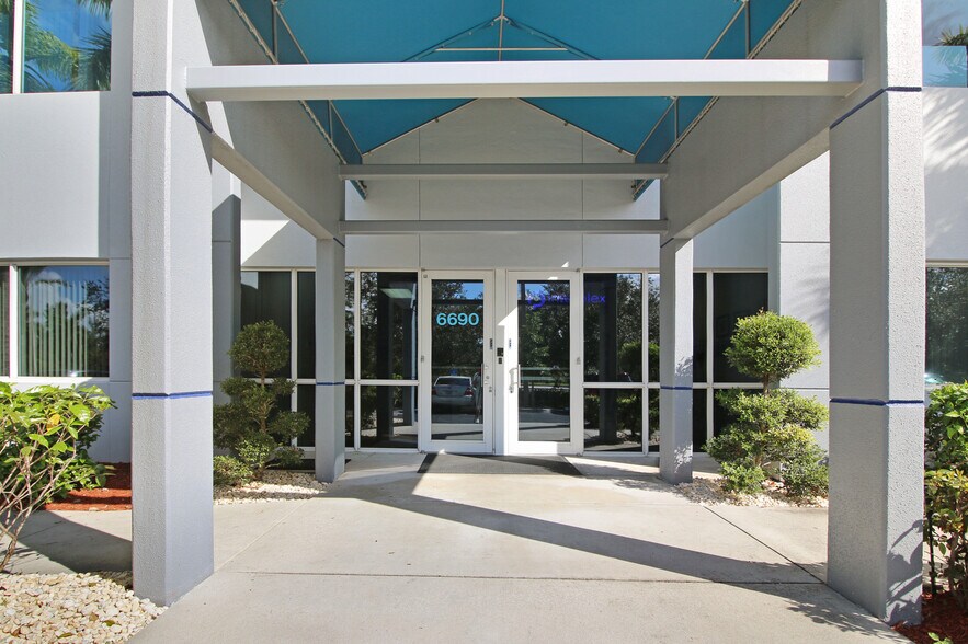 More Photos Of 6690 N Hiatus Rd, Tamarac Distribution For Lease