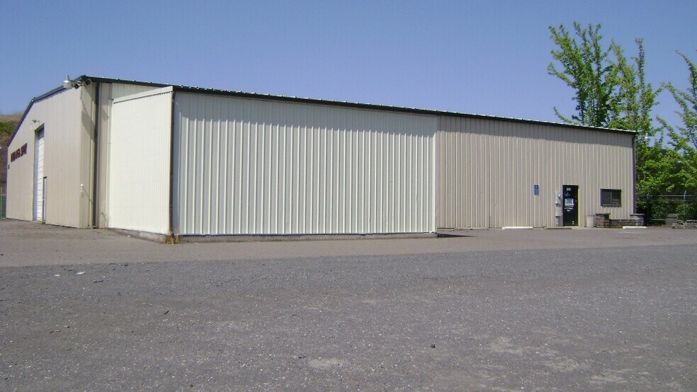 More Photos Of 325 E Happy Valley Rd, Roseburg Industrial For Sale