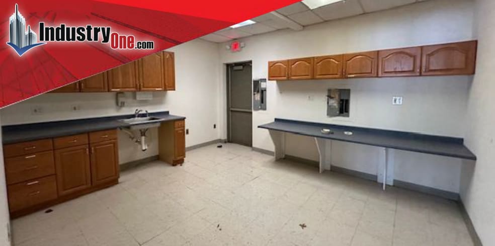 More Photos Of 320 Merrick Rd, Amityville Freestanding For Sale