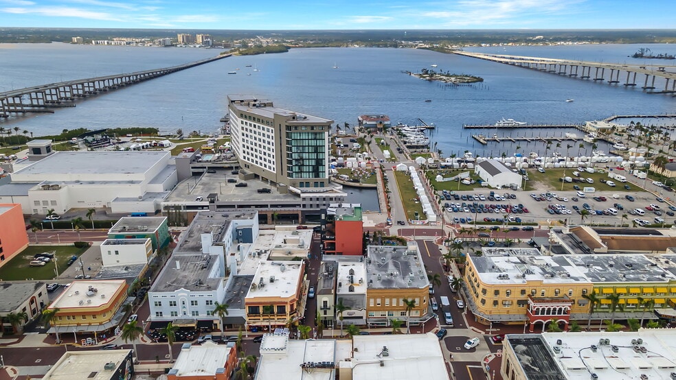 More Photos Of 1412-1414 Bayview Ct, Fort Myers Freestanding For Lease