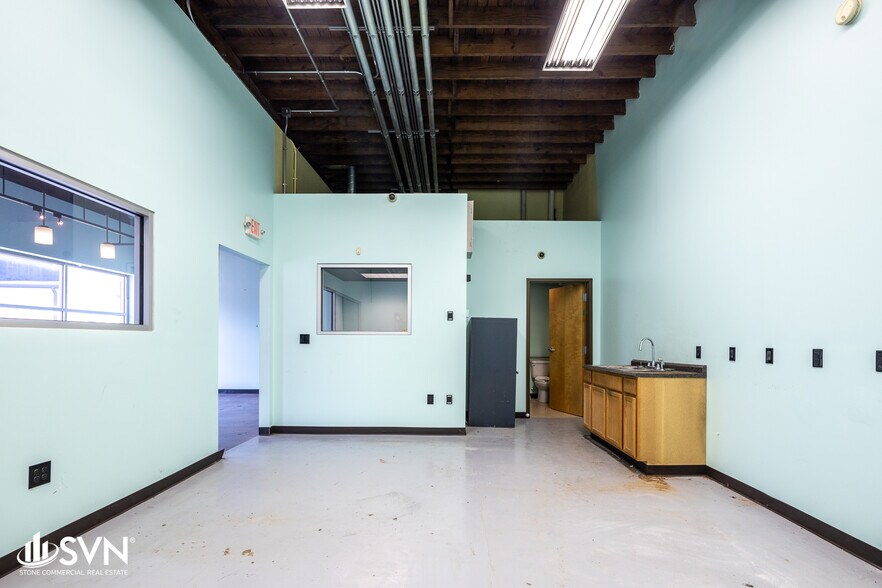 More Photos Of 309 N Ashland Ave, Lexington Warehouse For Lease