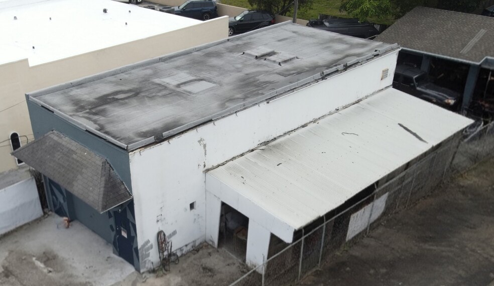 More Photos Of 18356 W Dixie Hwy, North Miami Beach Warehouse For Lease