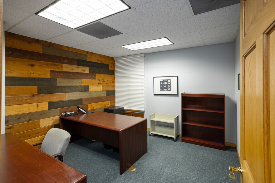 More Photos Of 4550 Kearny Villa Rd, San Diego Office For Sale