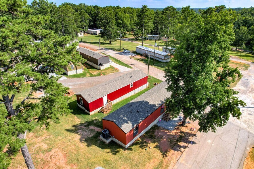 Primary Photo Of 106 Woodlawn Dr, Abbeville Manufactured Housing Mobile Home Park For Sale