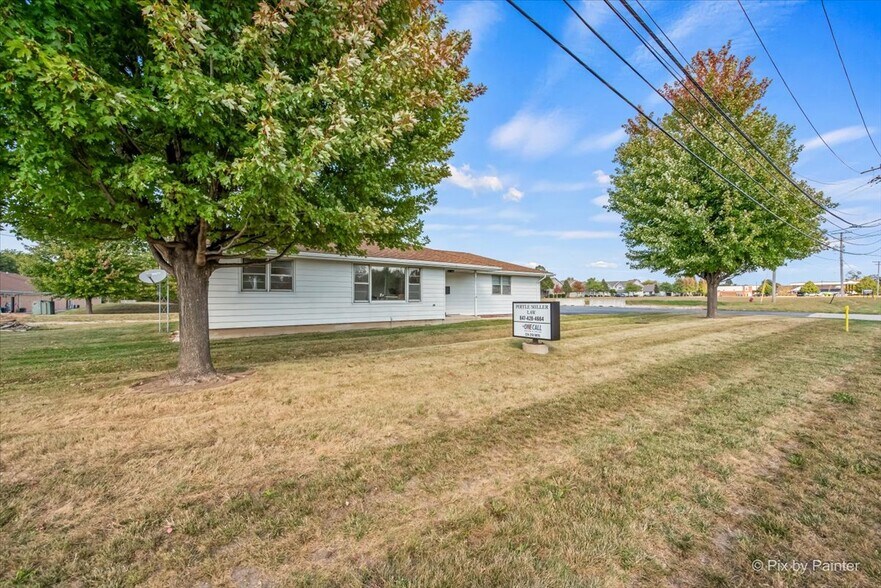 More Photos Of 124 E Oak Knoll Dr, Hampshire Office Residential For Sale