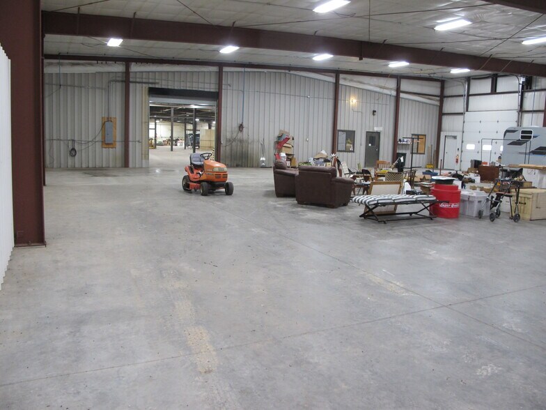 More Photos Of 713 E Main St, Waukon Manufacturing For Sale