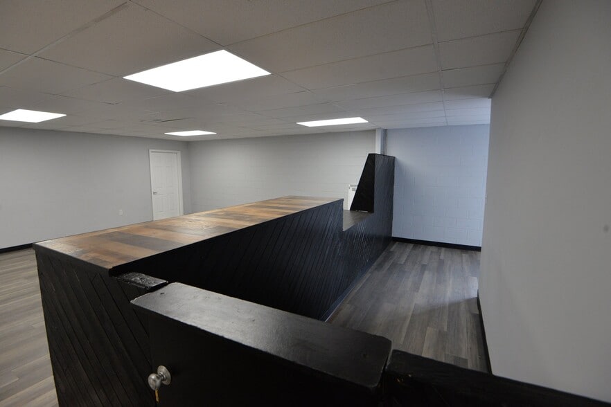 More Photos Of 4652B Jonesboro Rd, Forest Park Specialty For Lease