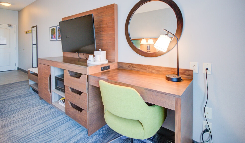 More Photos Of 4617 7th St, Bay City Hotel For Sale