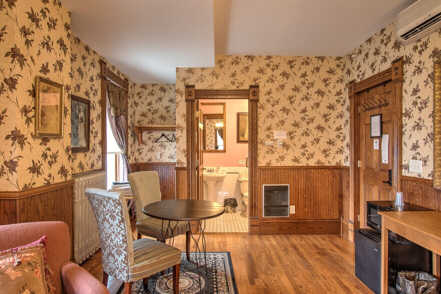 More Photos Of 80 4th St W, Rush City Hotel For Sale