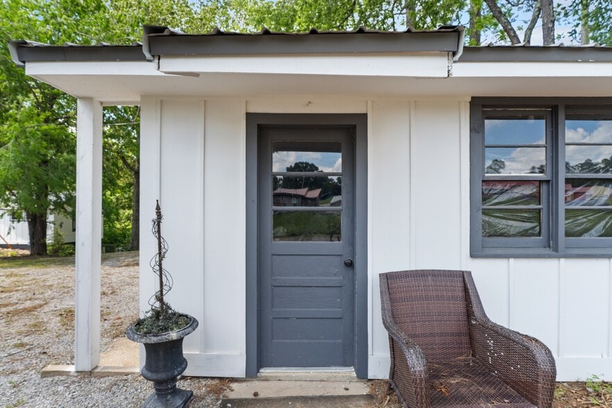 More Photos Of 10897 AR-5, Salesville Hotel For Sale