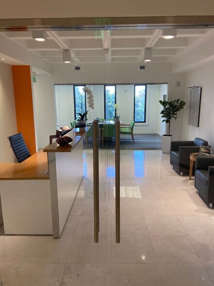 More Photos Of 400 University Dr, Coral Gables Office For Lease