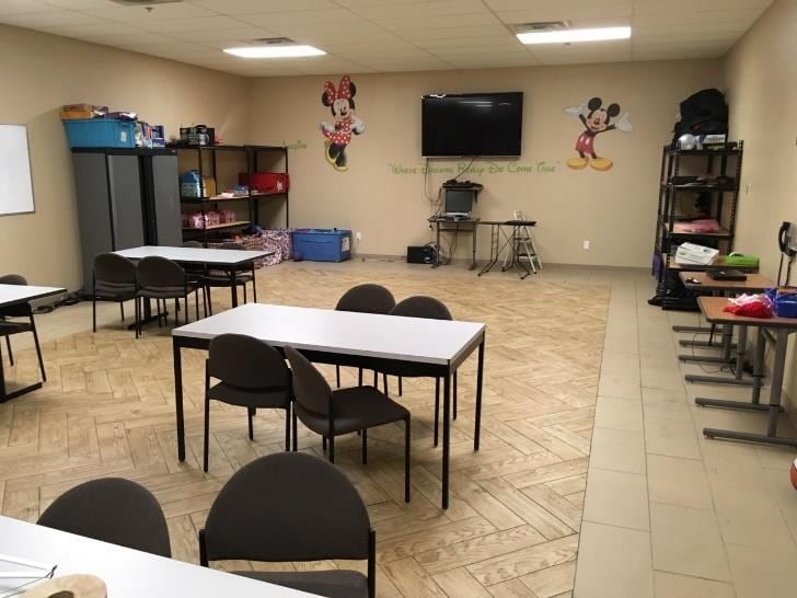 More Photos Of 201 Executive Way, DeSoto Showroom For Lease