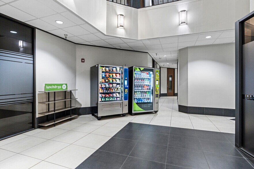 More Photos Of 2656 S Loop W, Houston Office For Lease