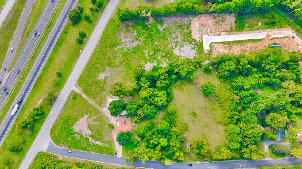 More Photos Of 844 Interstate 45, Huntsville Land For Lease