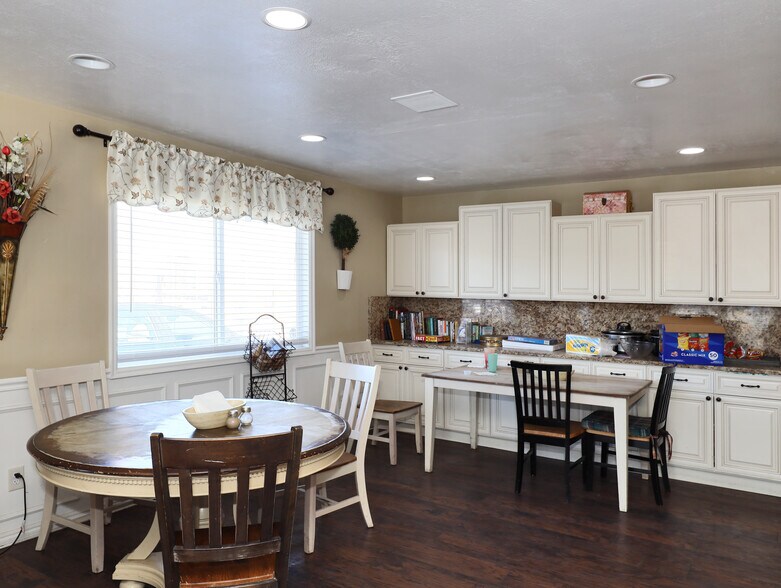 More Photos Of 41 E Center St, Centerville Assisted Living For Sale