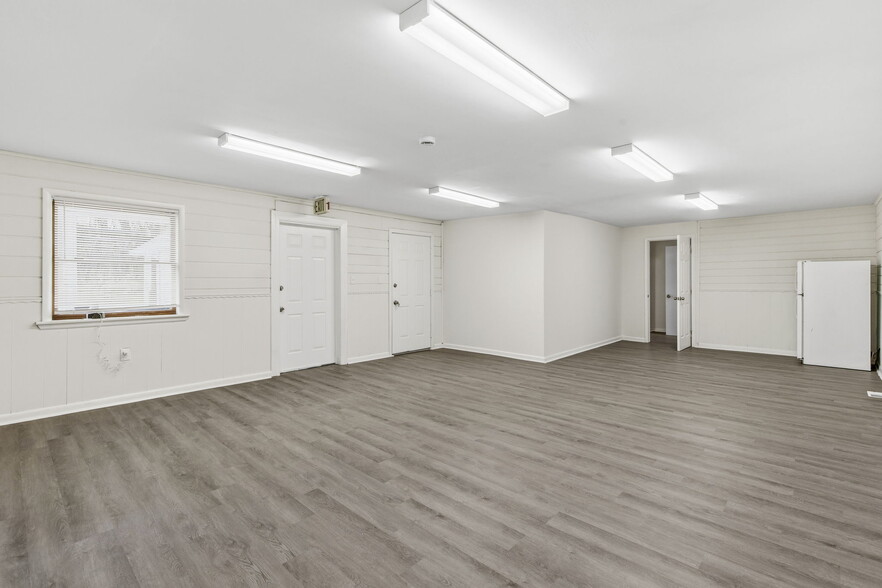 More Photos Of 1100 Calvary Rd, Churchville Flex For Lease