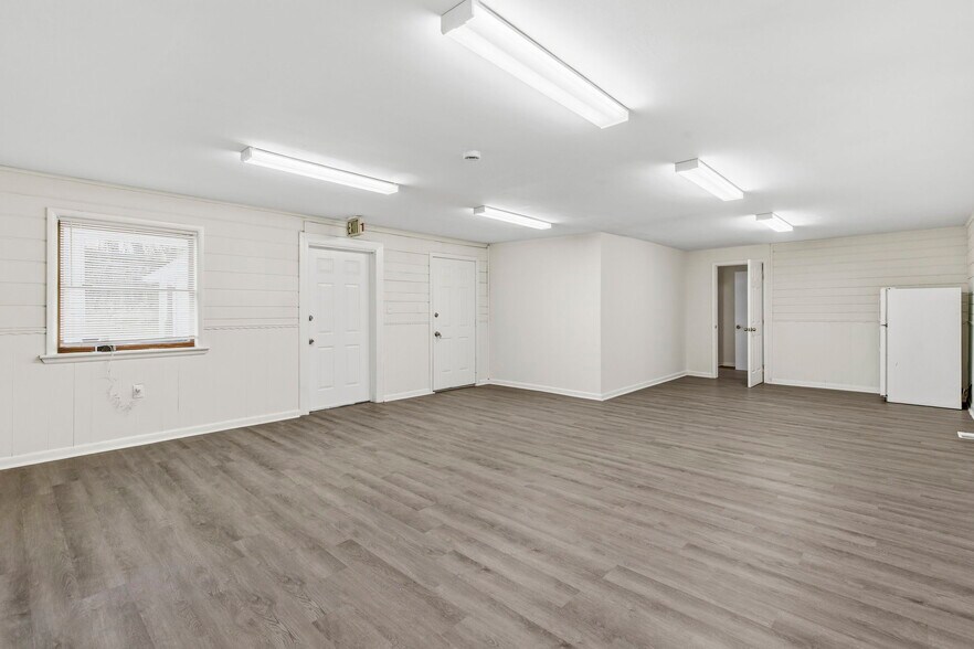 More Photos Of 1100 Calvary Rd, Churchville Flex For Sale