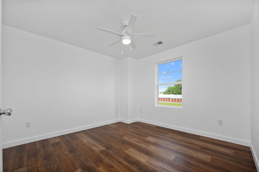 More Photos Of 119 Mullican St, McMinnville Apartments For Sale