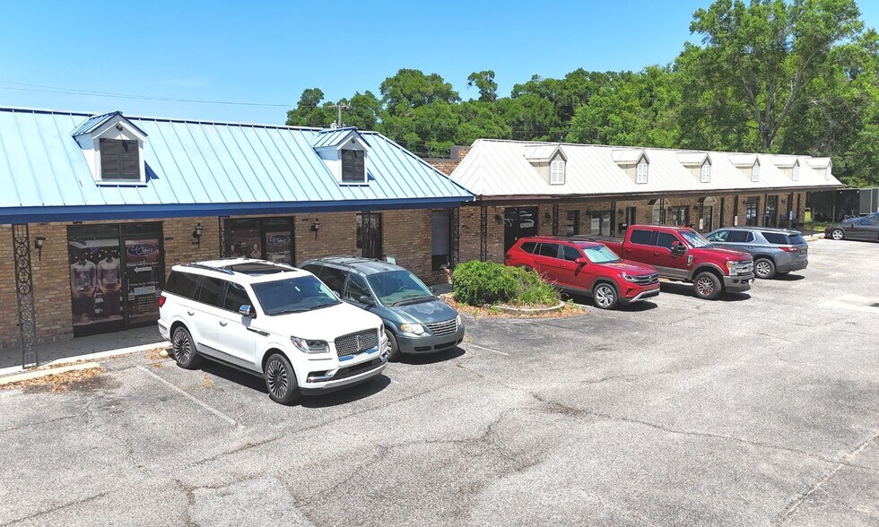 More Photos Of 5700 N Davis Hwy, Pensacola General Retail For Lease