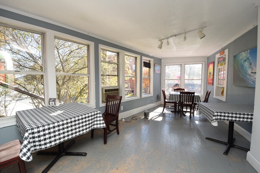 More Photos Of 112 W Main St, Burnsville Flex For Lease