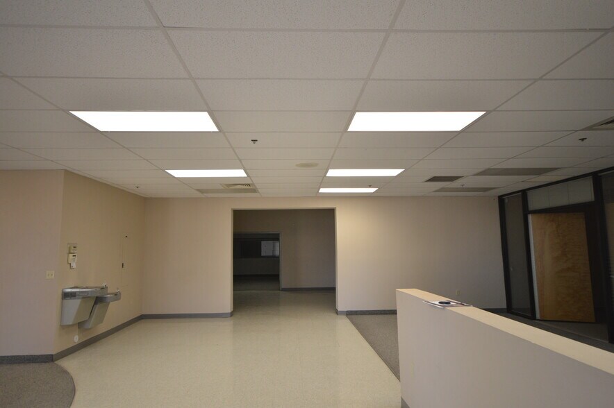 More Photos Of 3701 W Cambridge Ave, Phoenix Warehouse For Lease