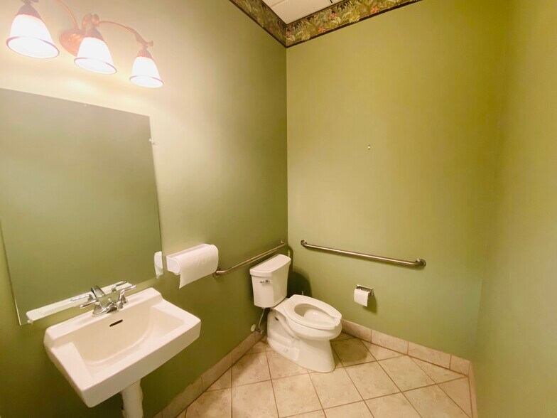 More Photos Of 12276 San Jose Blvd, Jacksonville Coworking Space