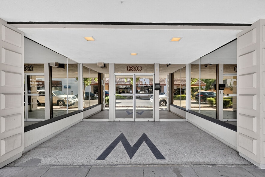 More Photos Of 1300-1340 Broadway Ave, Atwater Storefront For Lease