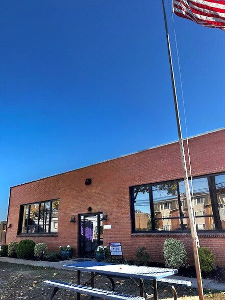 More Photos Of 1101 W Elizabeth Ave, Linden Warehouse For Sale