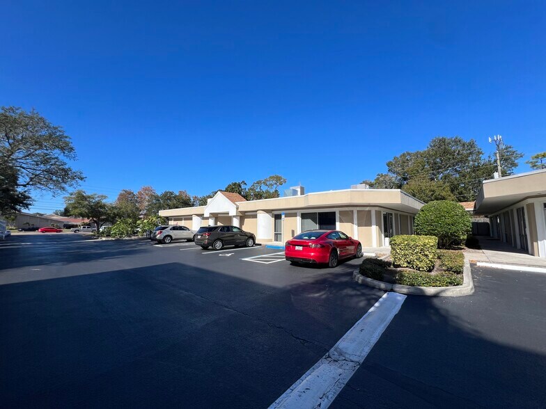 Primary Photo Of 13787 Belcher Rd, Largo Medical For Lease