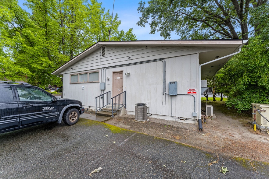 More Photos Of 515 NE 8th St, Grants Pass Office For Sale