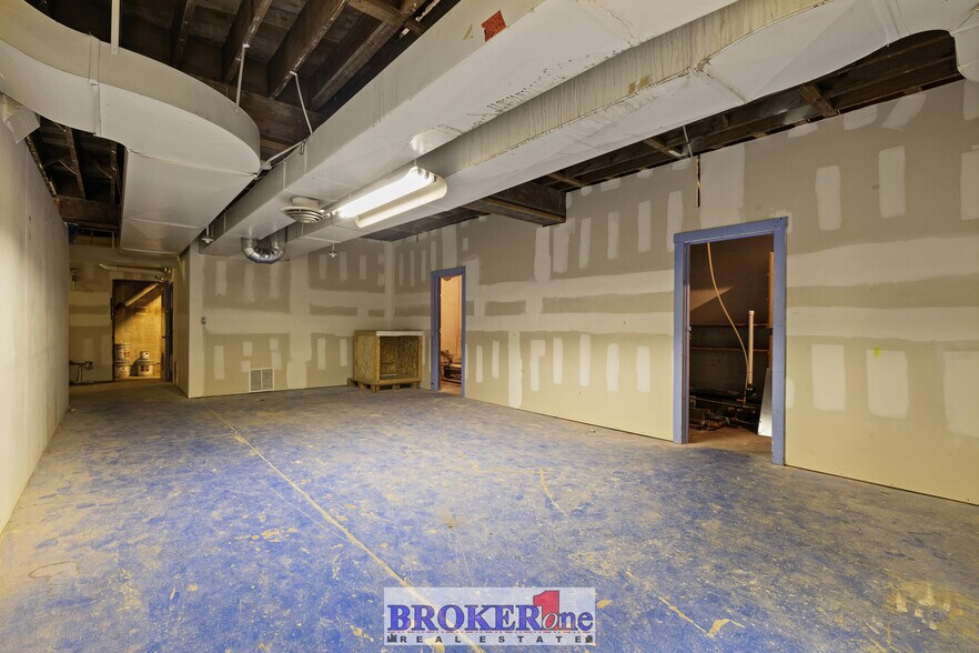 More Photos Of 225 N Wolcott St, Casper Flex For Sale