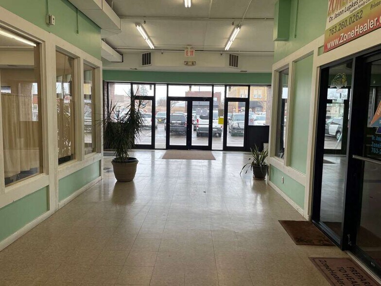 More Photos Of 110-114 S Rum River Dr, Princeton General Retail For Lease