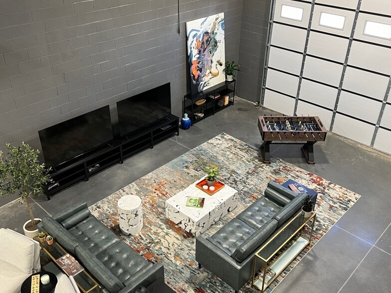 More Photos Of 5725 Stables Way, Alpharetta Showroom For Sale