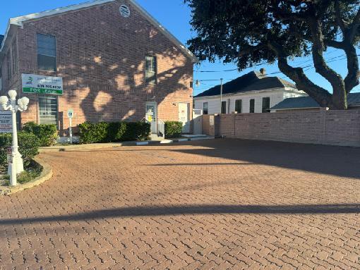 More Photos Of 2302 45th St, Galveston Office For Lease