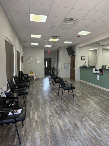 More Photos Of 1315 Chisholm Trail Pky, Duncan Medical For Sale