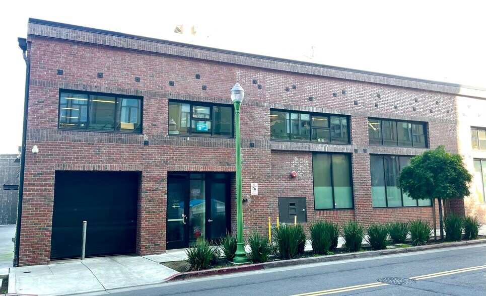 More Photos Of 2335-2345 Broadway, Oakland Unknown For Lease